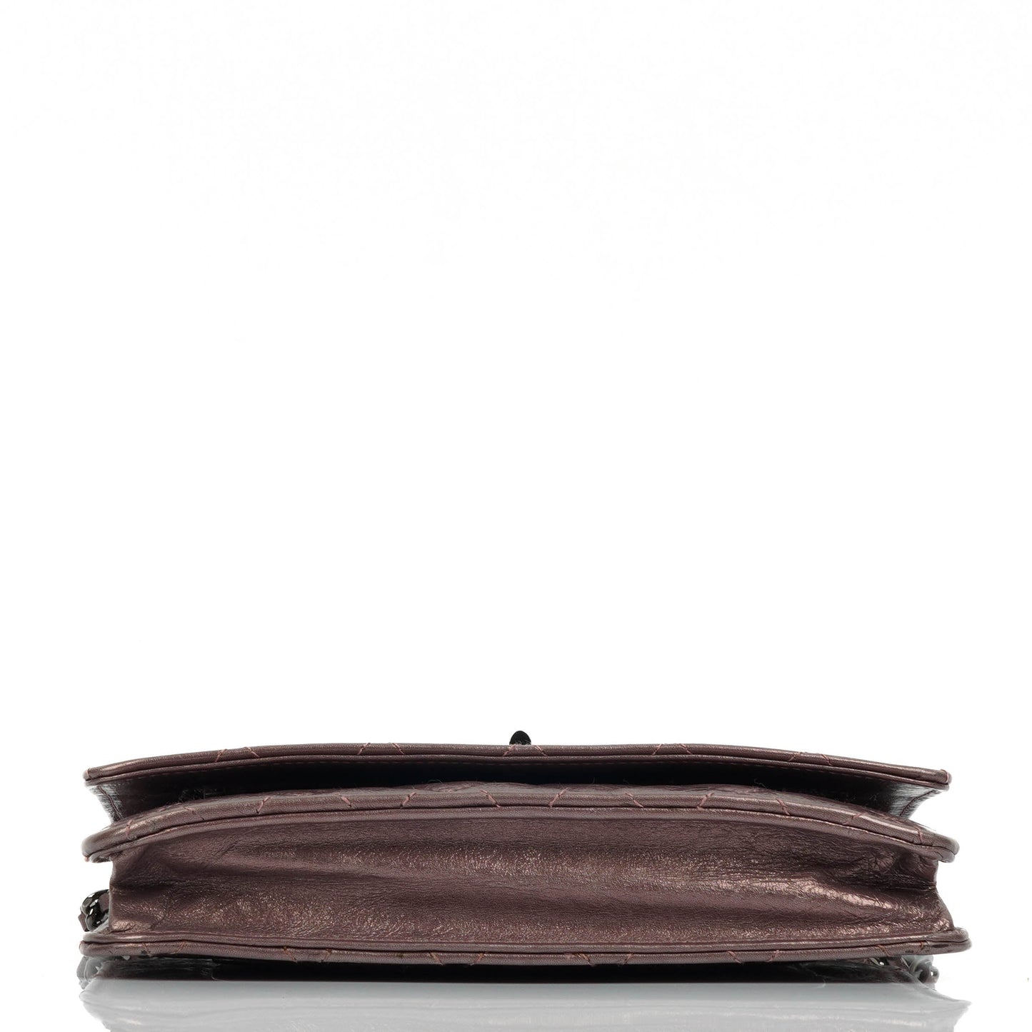 CHANEL 2.55 Reissue Wallet on Chain WOC aus lila gestepptem gealtertem Metallic-Kalbsleder