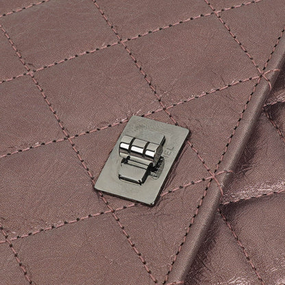 CHANEL 2.55 Reissue Wallet on Chain WOC aus lila gestepptem gealtertem Metallic-Kalbsleder