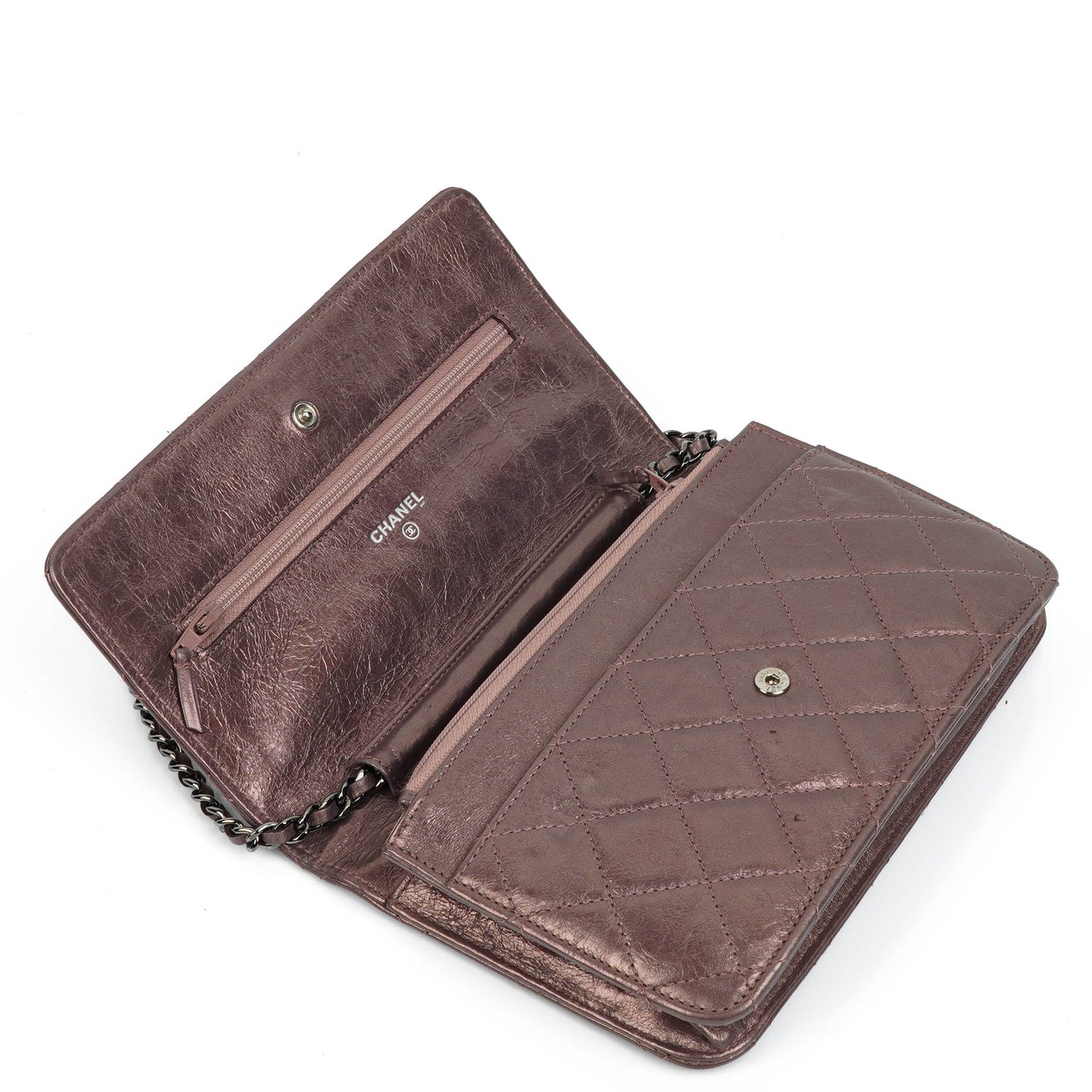 CHANEL 2.55 Reissue Wallet on Chain WOC aus lila gestepptem gealtertem Metallic-Kalbsleder