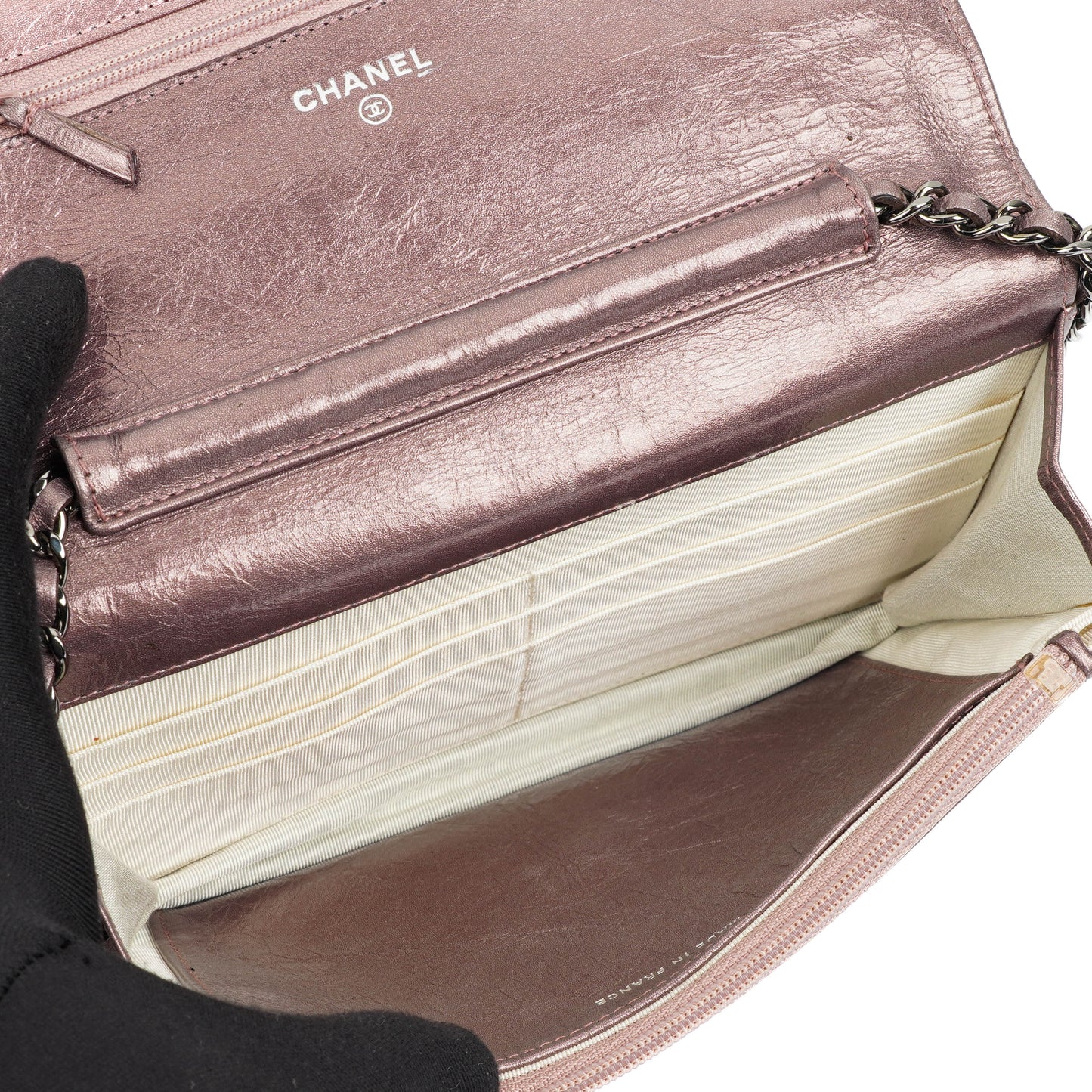 CHANEL 2.55 Reissue Wallet on Chain WOC aus lila gestepptem gealtertem Metallic-Kalbsleder