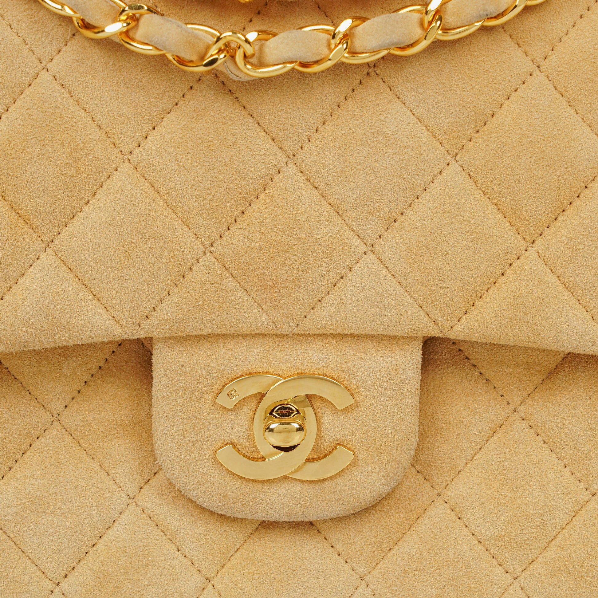Chanel Medium Classic Vintage Double Flap Tasche aus beigem Wildleder mit 24K vergoldeten Beschlägen