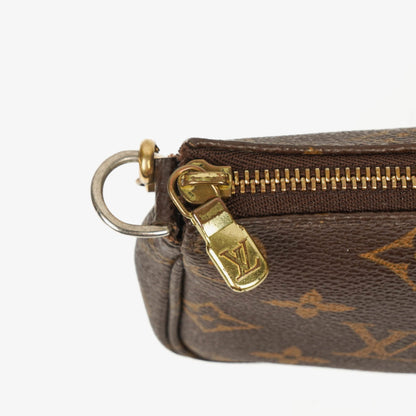 Louis Vuitton Mini Pochette Accessoires Clutch aus Monogram Canvas