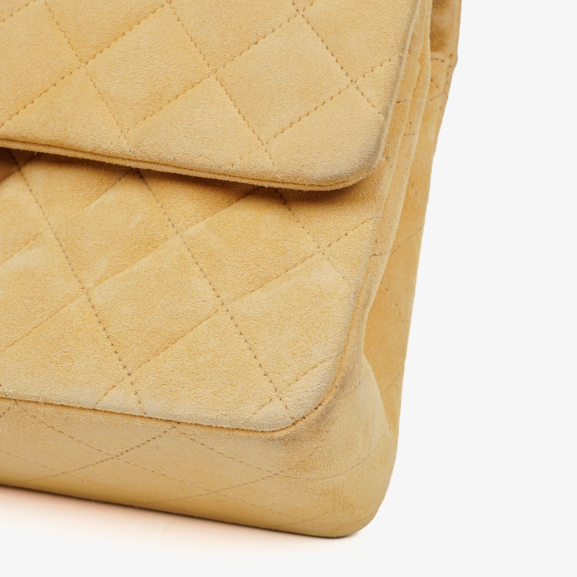 Chanel Medium Classic Vintage Double Flap Tasche aus beigem Wildleder mit 24K vergoldeten Beschlägen