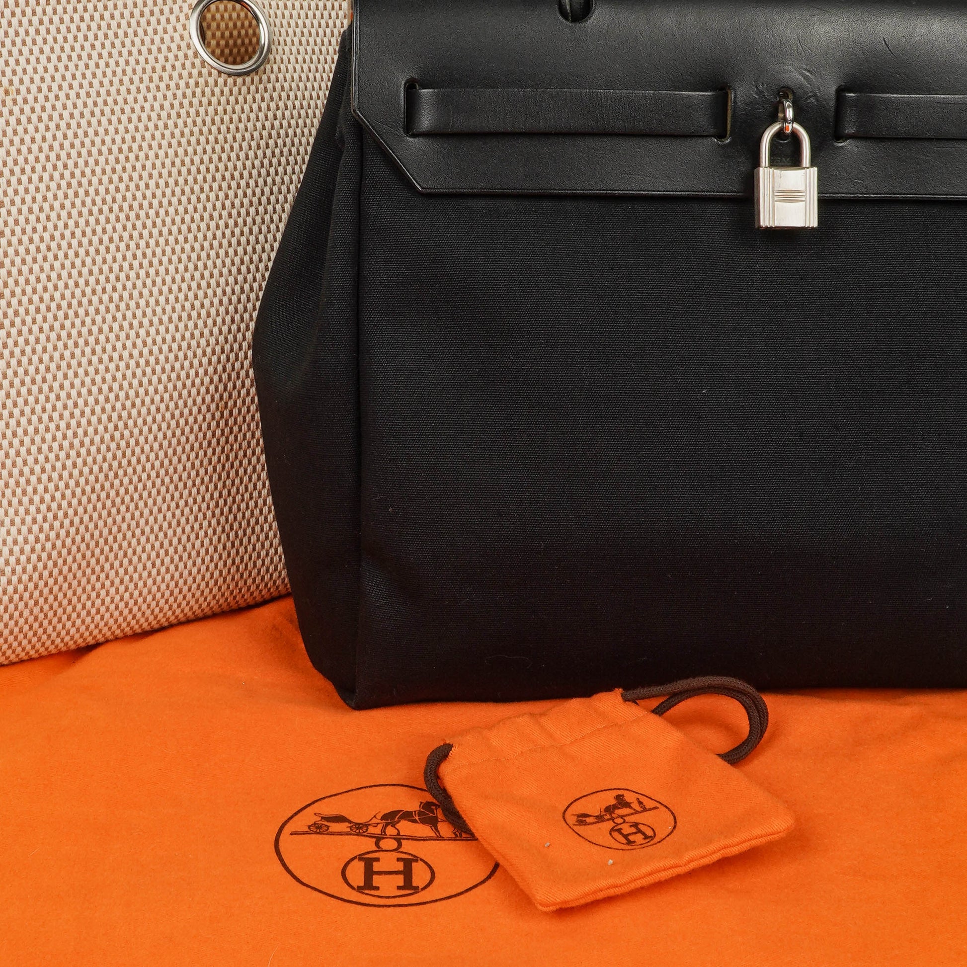 Hermès Herbag PM 2-Wege-Tasche aus Vache Hunter Noir und Canvas mit Palladium-Hardware