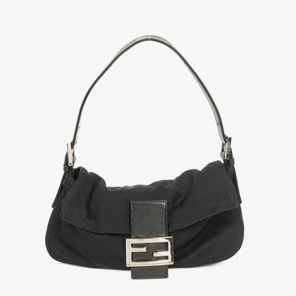 Fendi Baguette Bag aus schwarzem Stoff