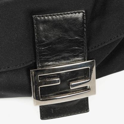 Fendi Baguette Bag aus schwarzem Stoff