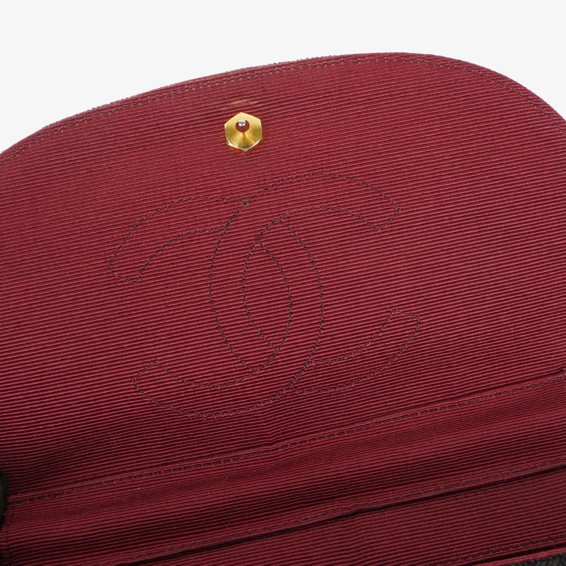 Chanel Small Half Moon Klappentasche aus schwarzem Samt
