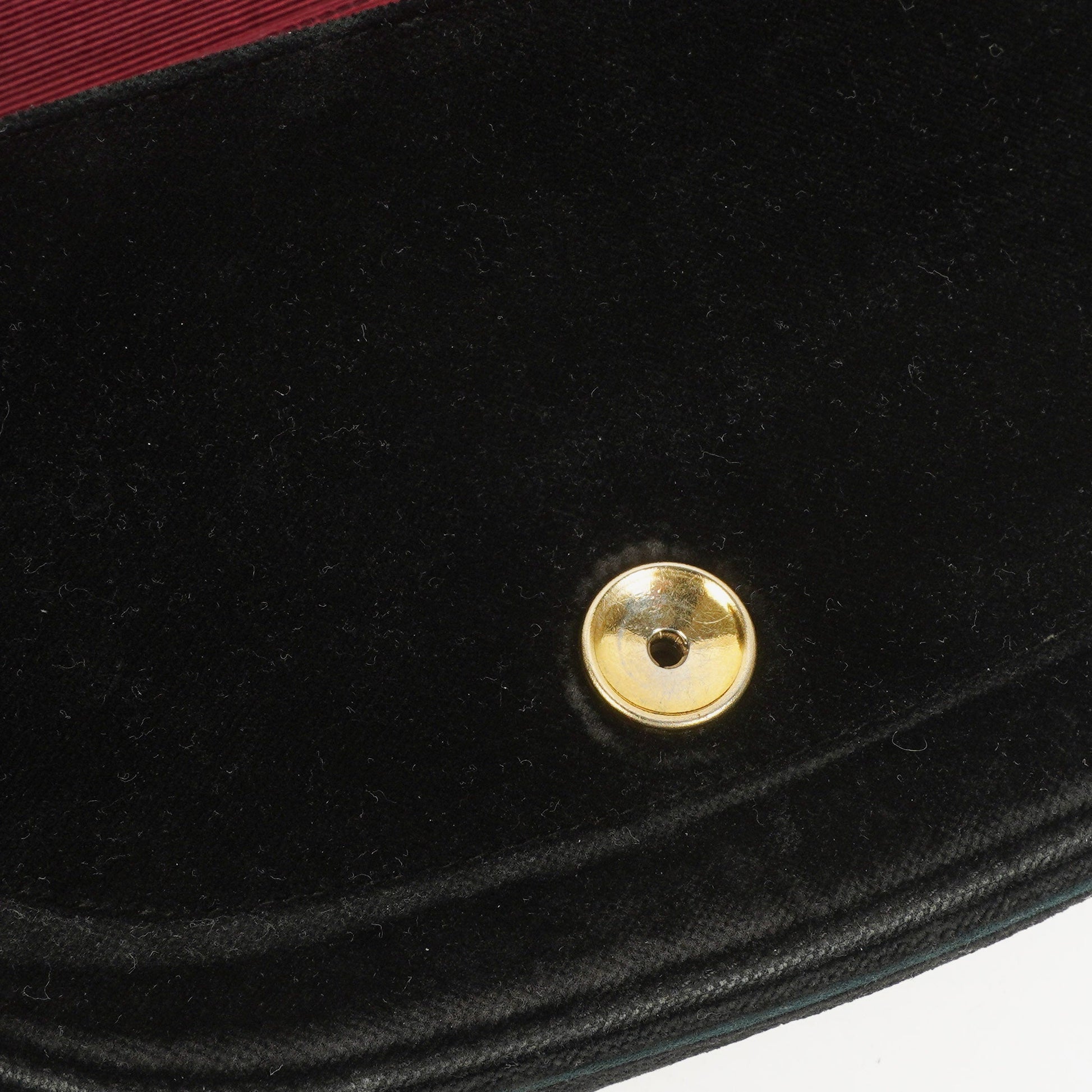 Chanel Small Half Moon Klappentasche aus schwarzem Samt