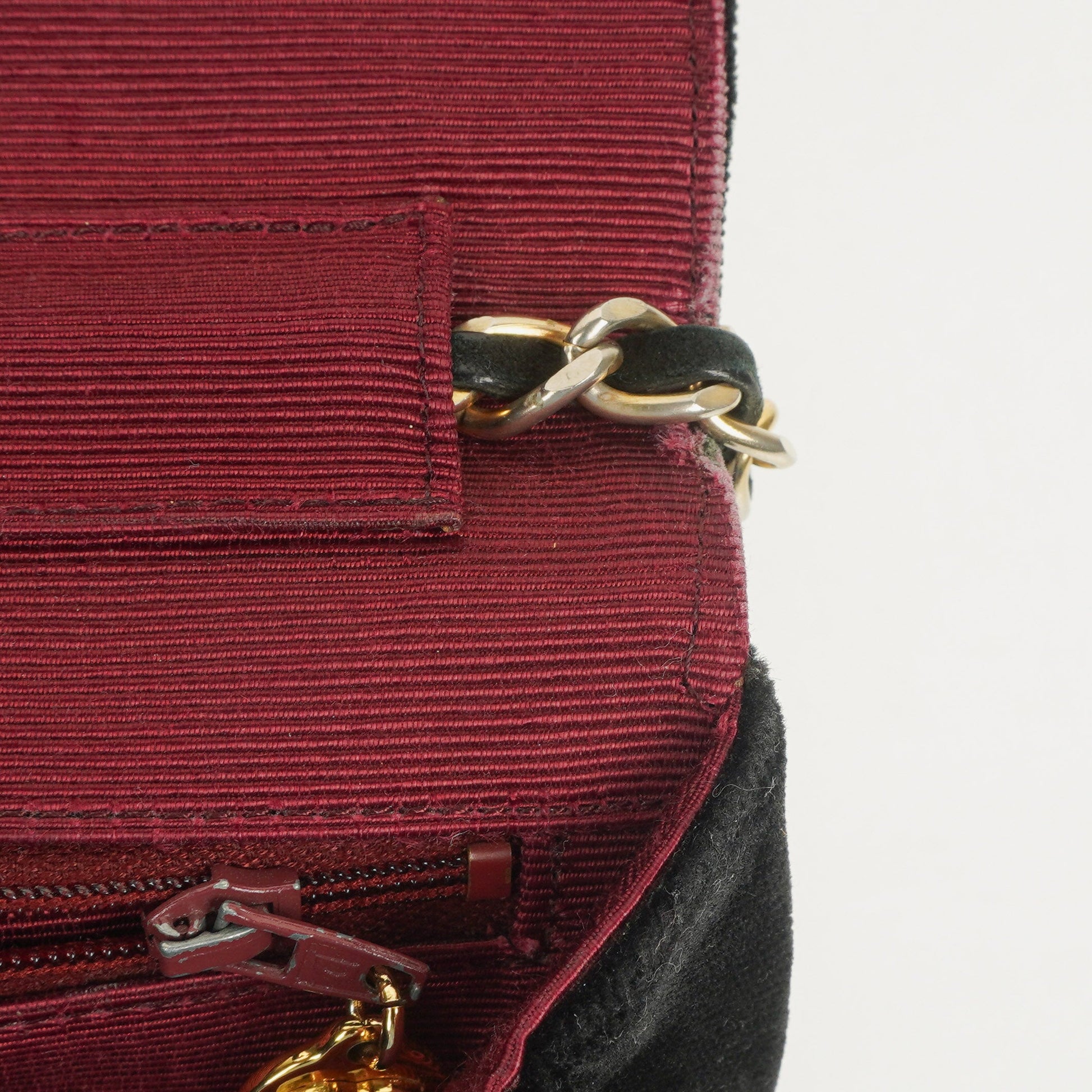 Chanel Small Half Moon Klappentasche aus schwarzem Samt
