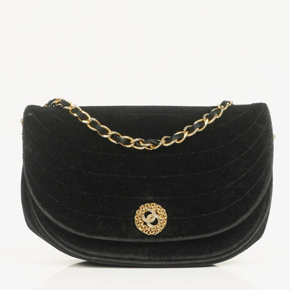 Chanel Small Half Moon Klappentasche aus schwarzem Samt