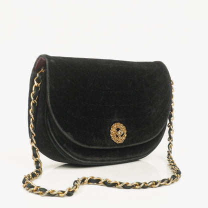 Chanel Small Half Moon Klappentasche aus schwarzem Samt