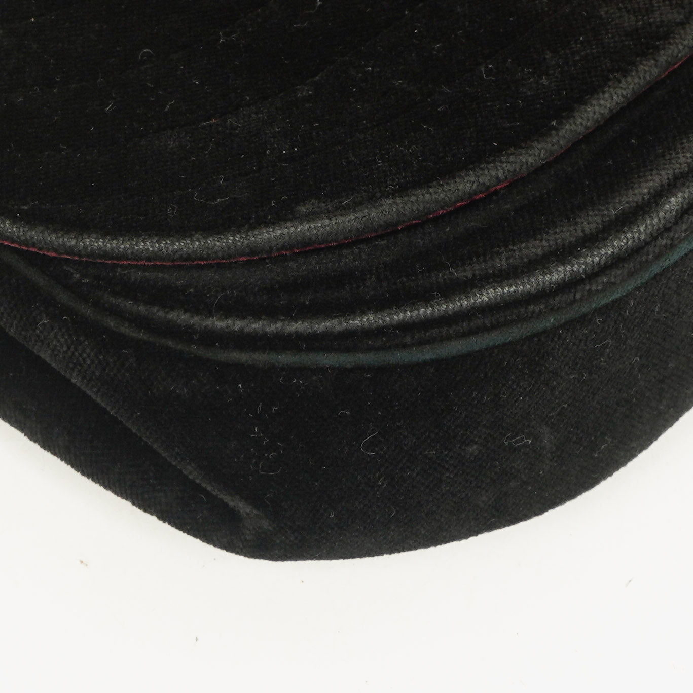 Chanel Small Half Moon Klappentasche aus schwarzem Samt