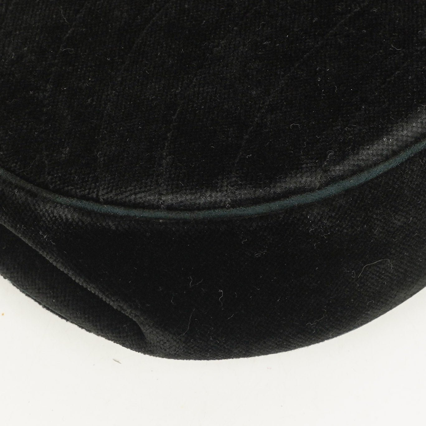 Chanel Small Half Moon Klappentasche aus schwarzem Samt