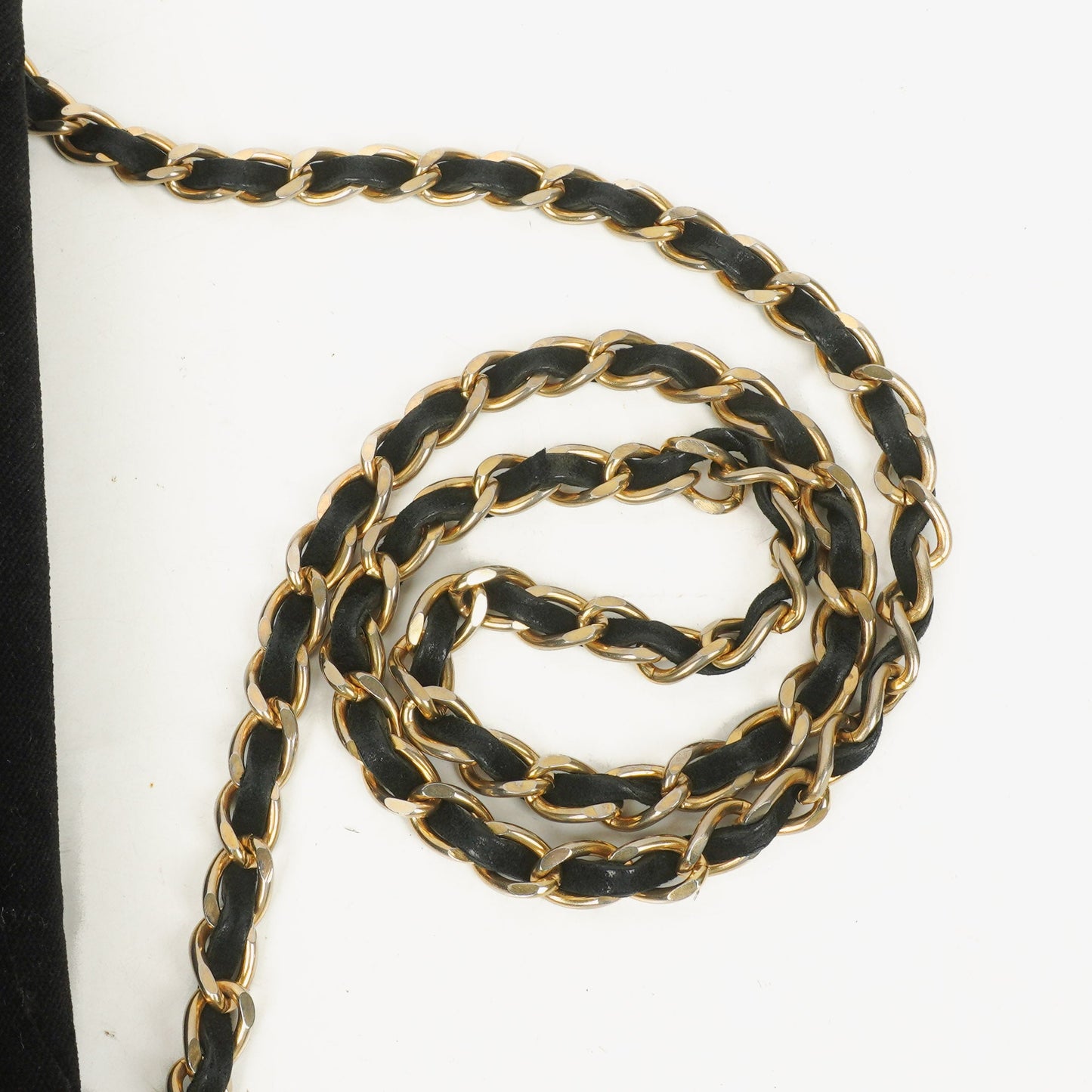 Chanel Small Half Moon Klappentasche aus schwarzem Samt