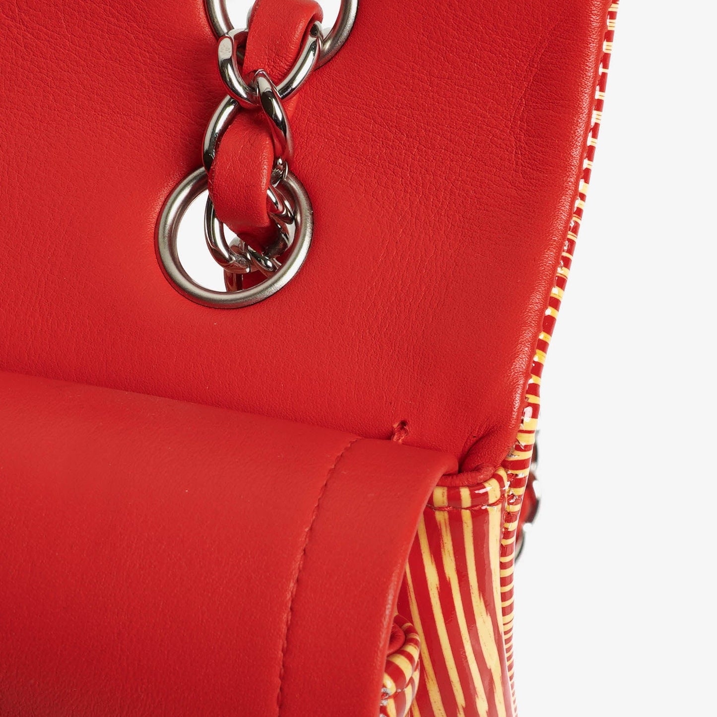 Chanel Timeless Classic Double Flap Tasche aus rot und gelb gestreiftem Lackleder mit silberfarbenen Details
