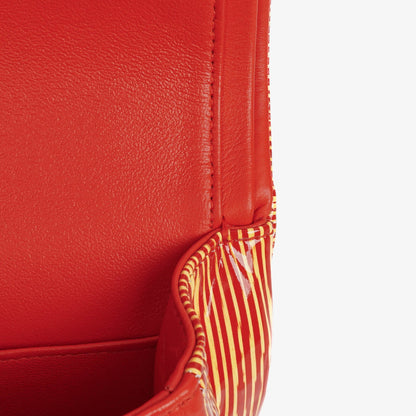 Chanel Timeless Classic Double Flap Tasche aus rot und gelb gestreiftem Lackleder mit silberfarbenen Details