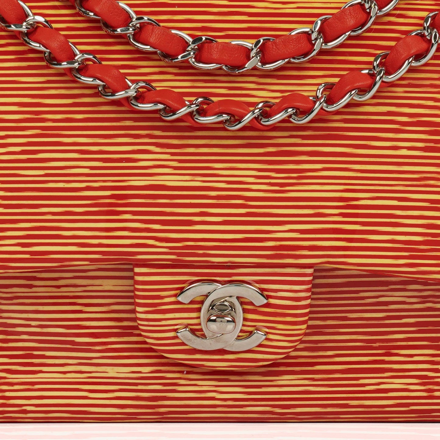 Chanel Timeless Classic Double Flap Tasche aus rot und gelb gestreiftem Lackleder mit silberfarbenen Details