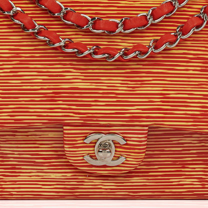 Chanel Timeless Classic Double Flap Tasche aus rot und gelb gestreiftem Lackleder mit silberfarbenen Details