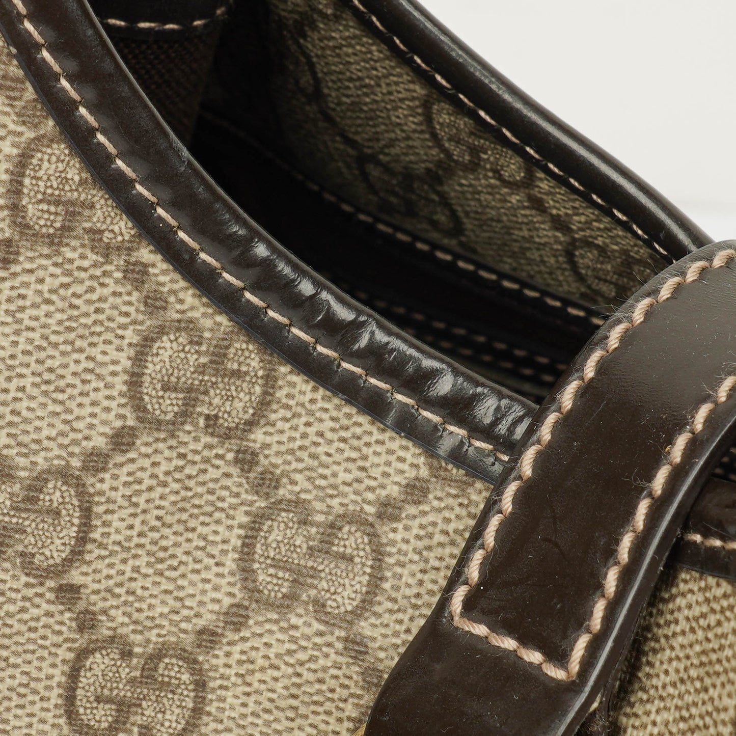 Gucci Bardot Joy Schultertasche aus Supreme GG Canvas