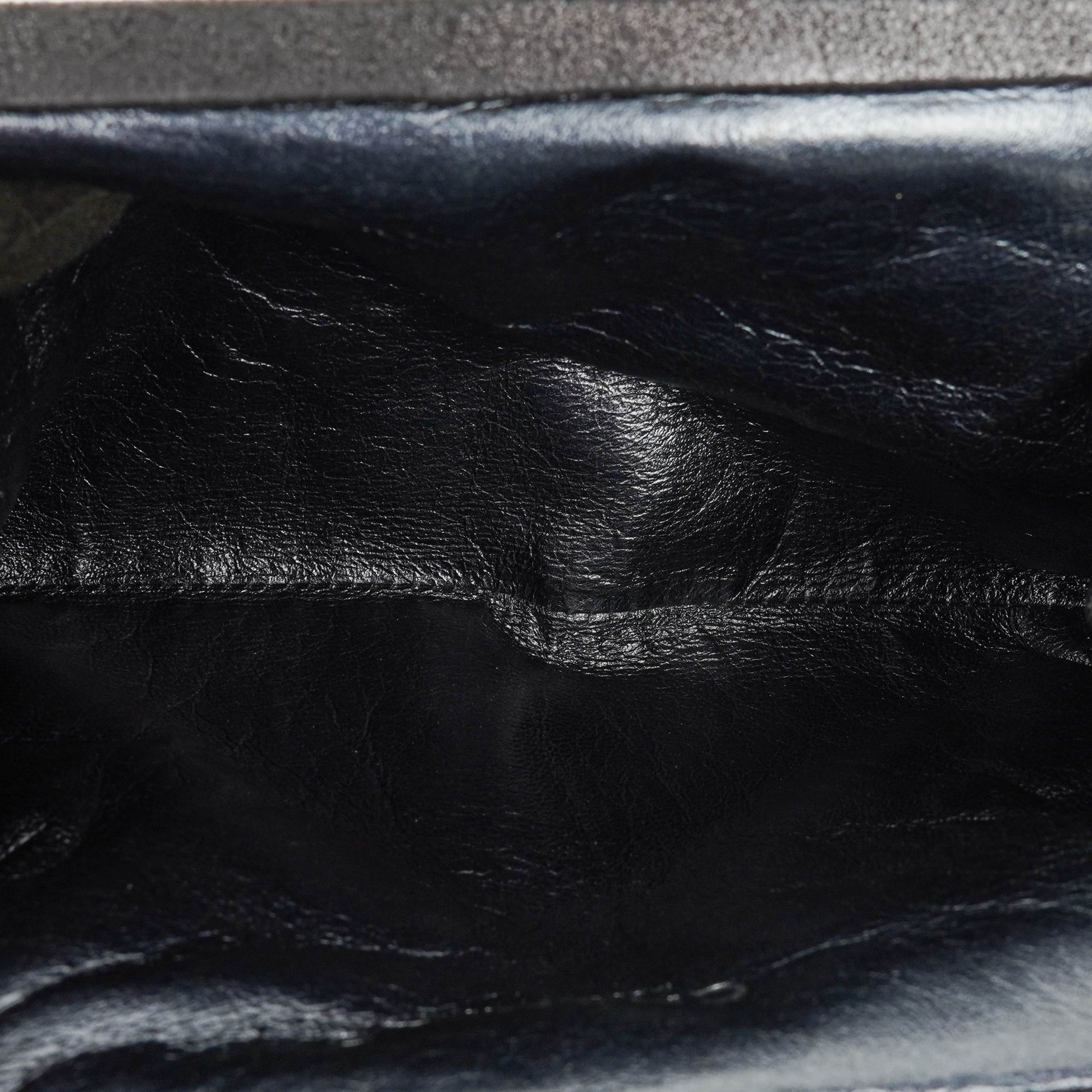 Chanel Crackled Frame Clutch aus metallic-schwarzem Leder