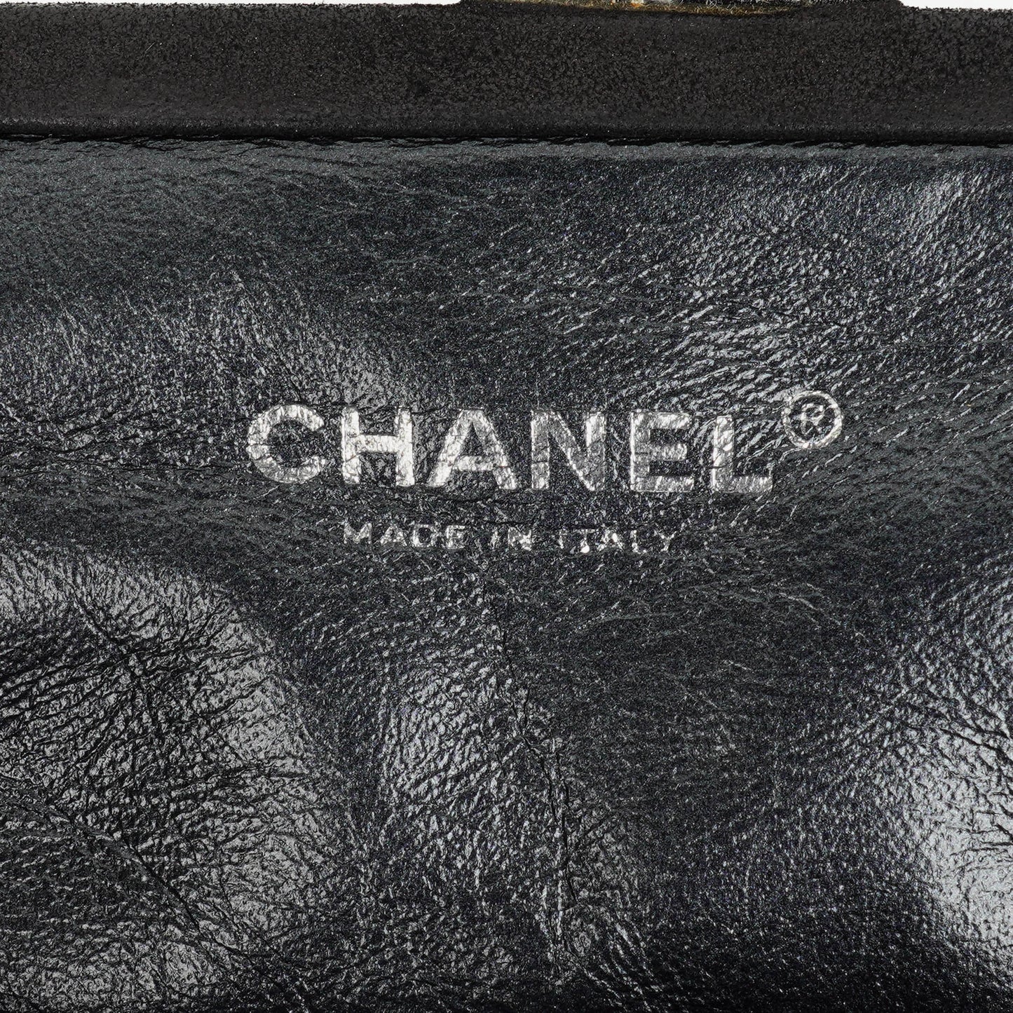 Chanel Crackled Frame Clutch aus metallic-schwarzem Leder