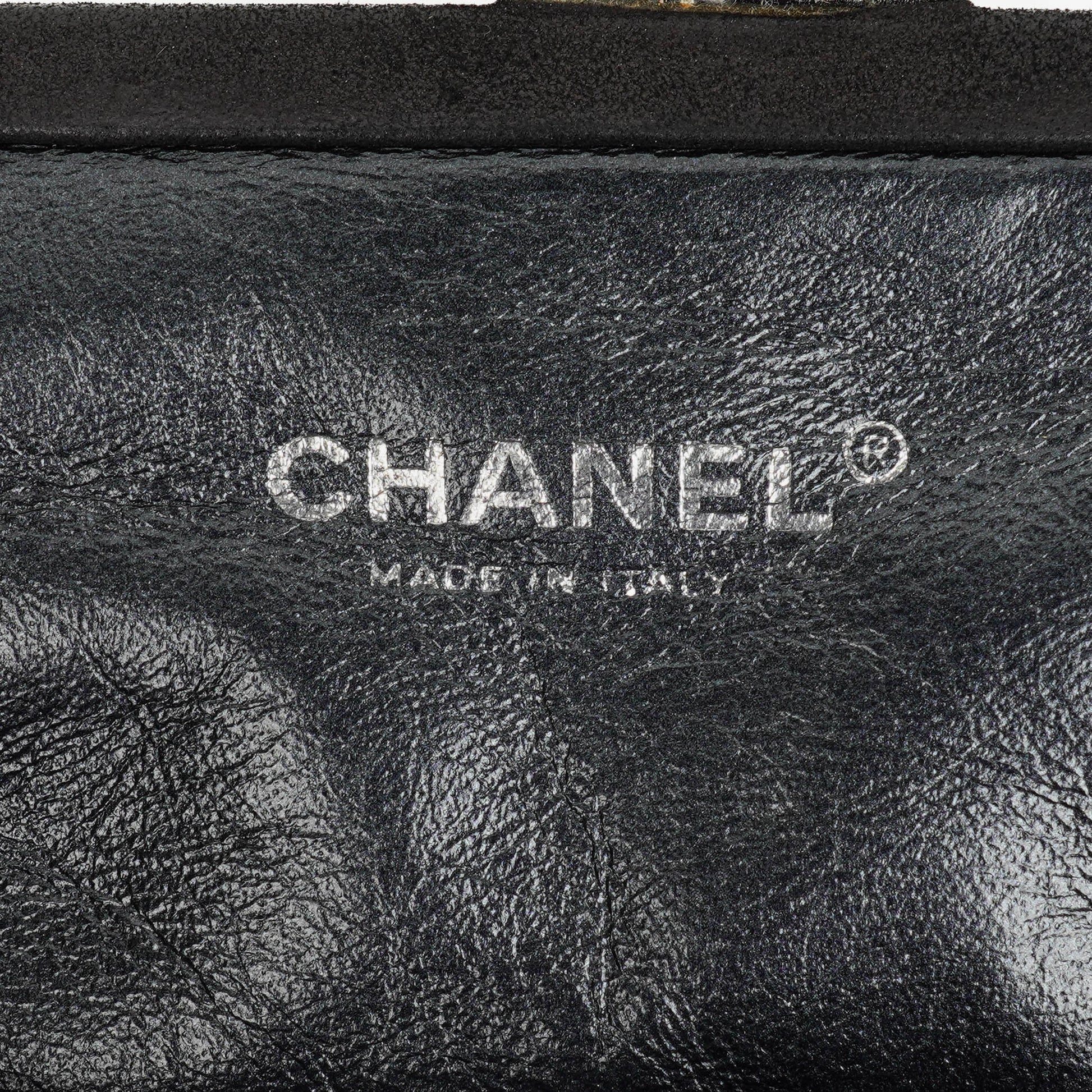 Chanel Crackled Frame Clutch aus metallic-schwarzem Leder