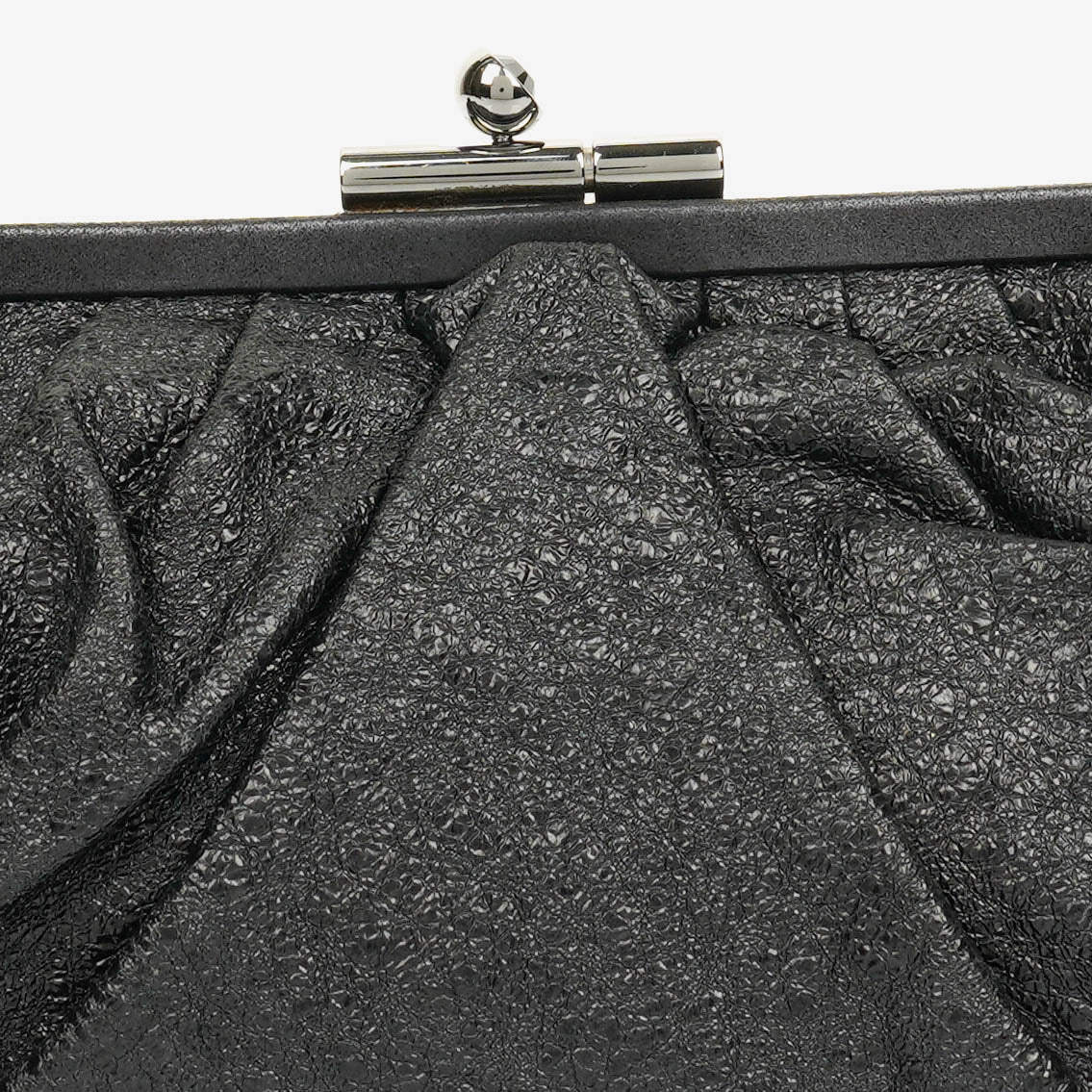 Chanel Crackled Frame Clutch aus metallic-schwarzem Leder