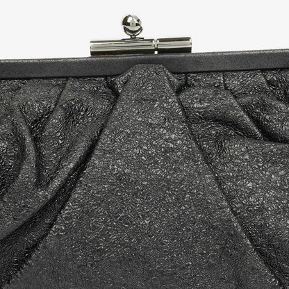 Chanel Crackled Frame Clutch aus metallic-schwarzem Leder