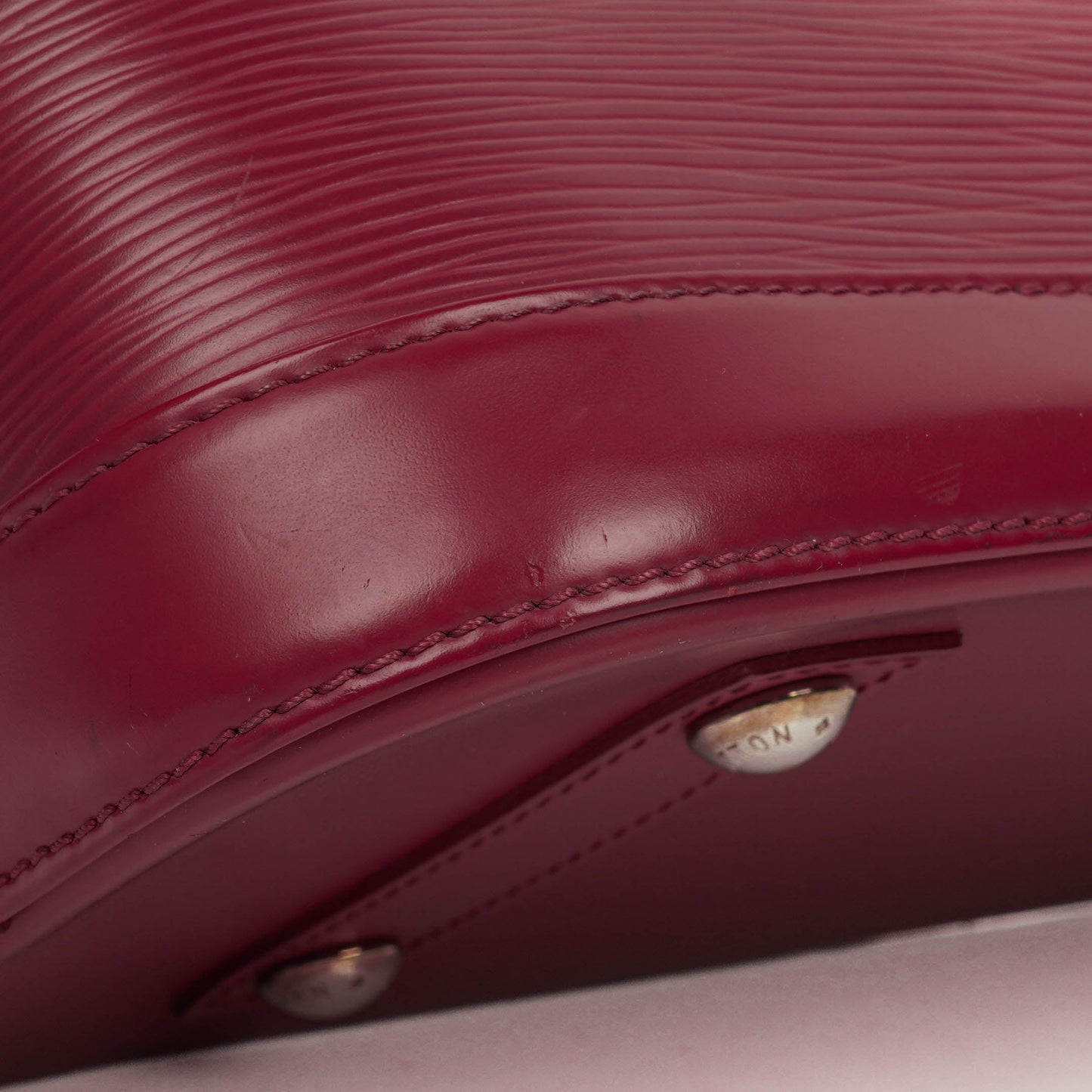 Louis Vuitton Alma PM Handtasche aus fuchsiafarbenem Epi Leder