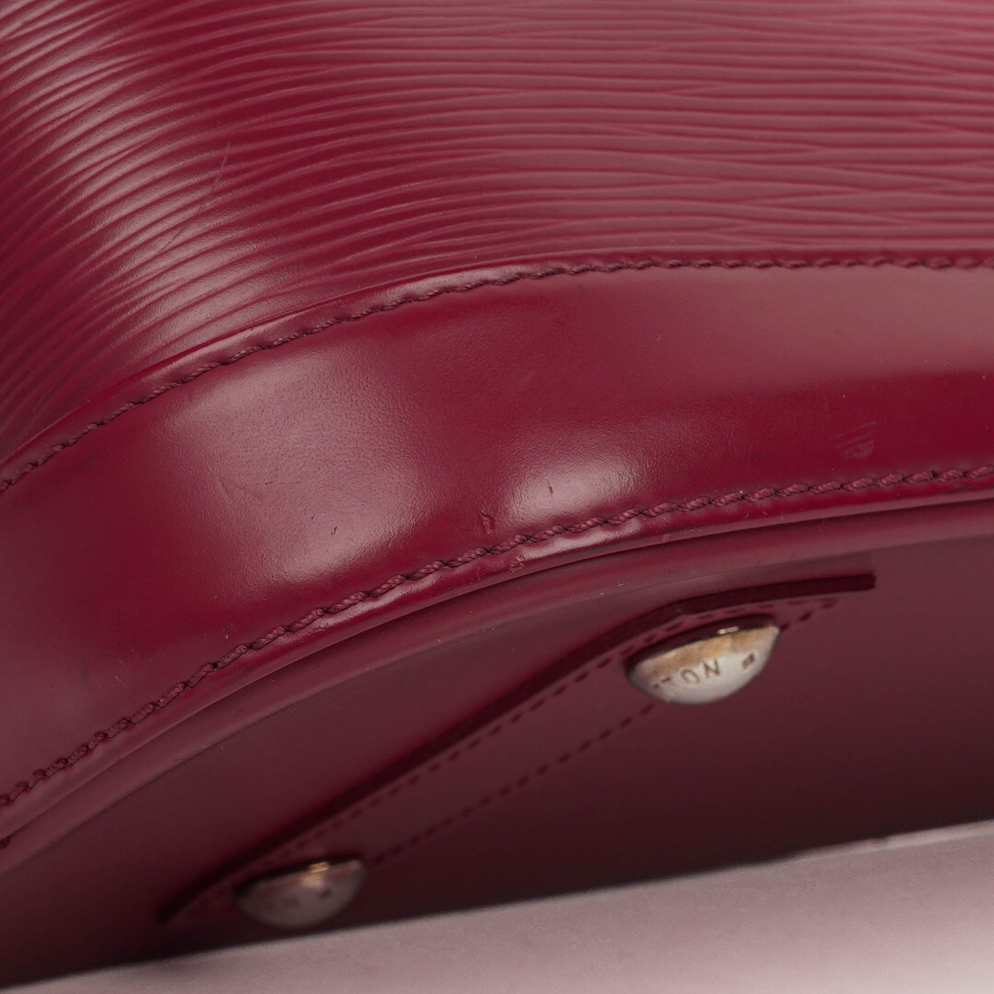 Louis Vuitton Alma PM Handtasche aus fuchsiafarbenem Epi Leder