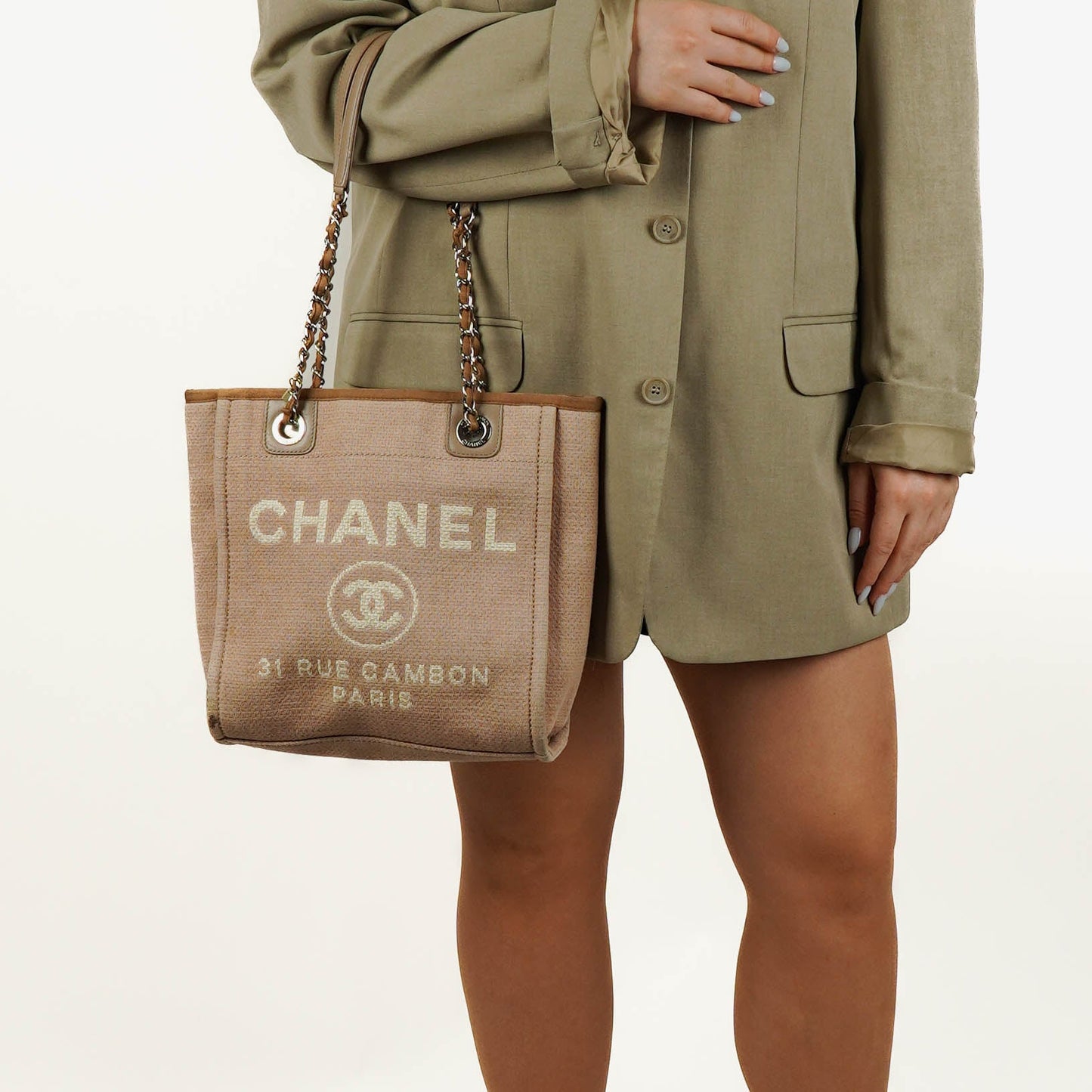 Chanel North/South Deauville Shopping Tote aus beigem Canvas