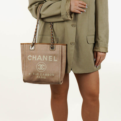 Chanel North/South Deauville Shopping Tote aus beigem Canvas