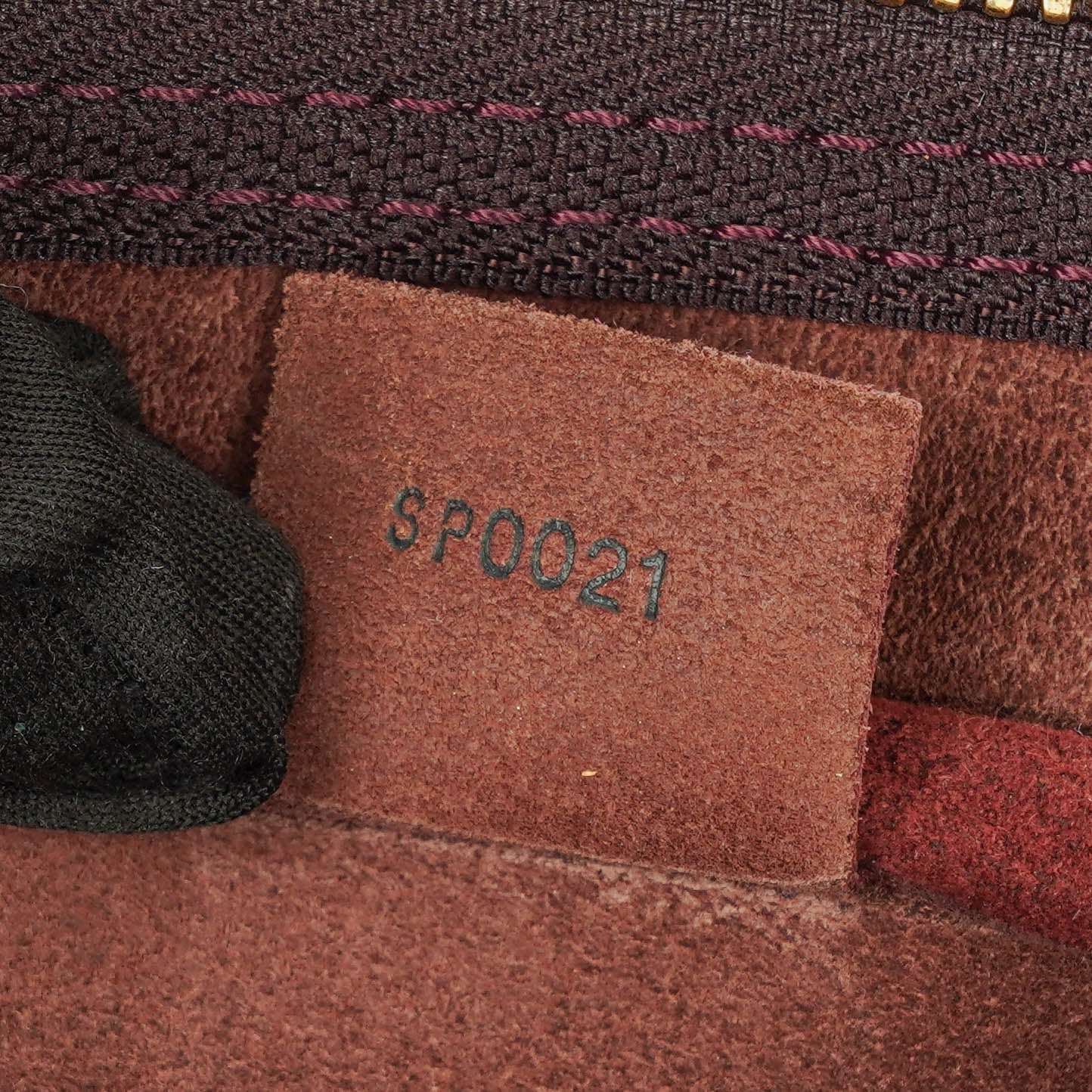 Louis Vuitton Kendall Burgundy Taiga Leder-Tasche