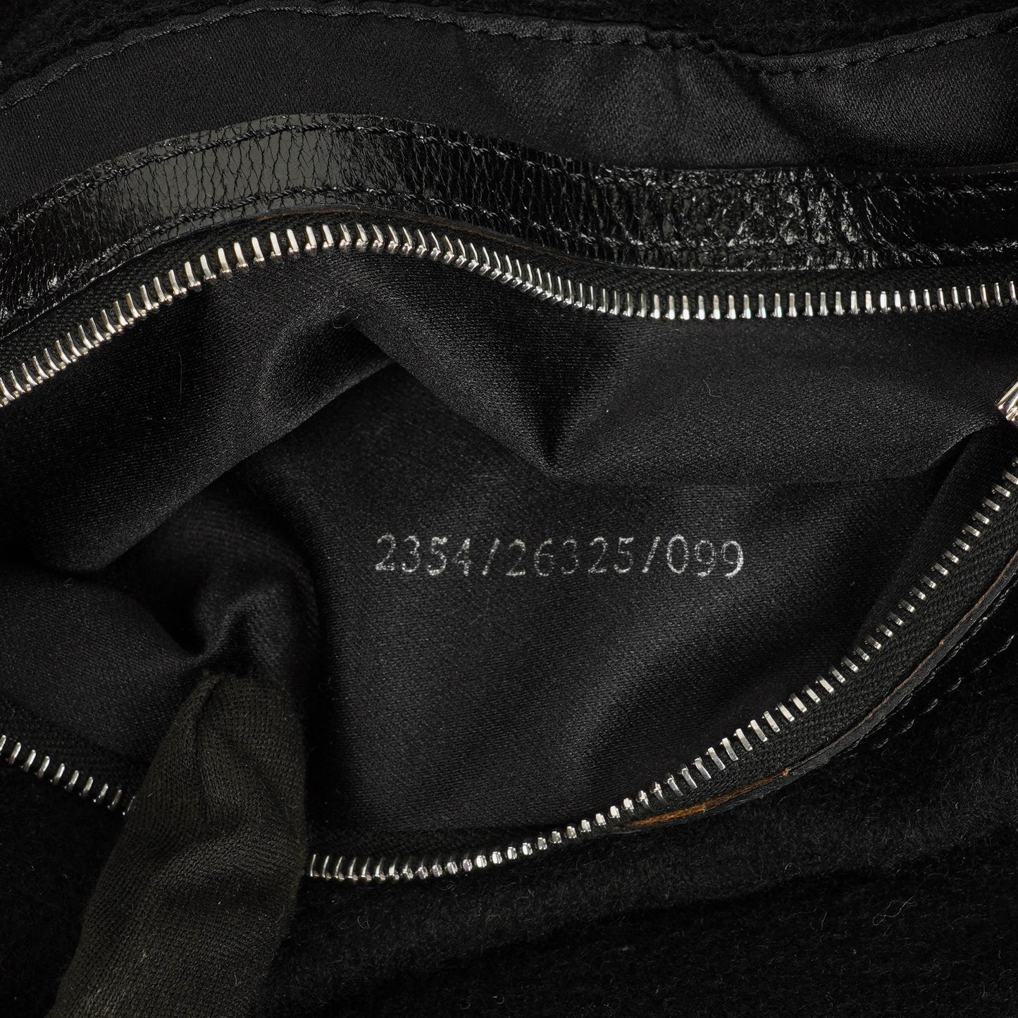 Fendi Mamma Baguette Schultertasche aus schwarzer Wolle