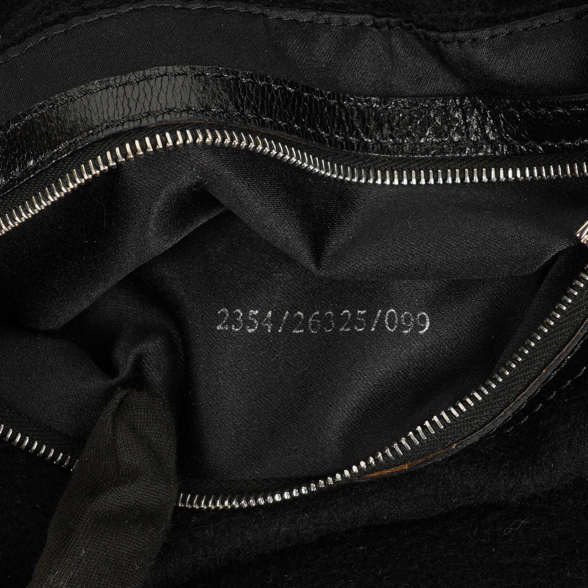 Fendi Mamma Baguette Schultertasche aus schwarzer Wolle