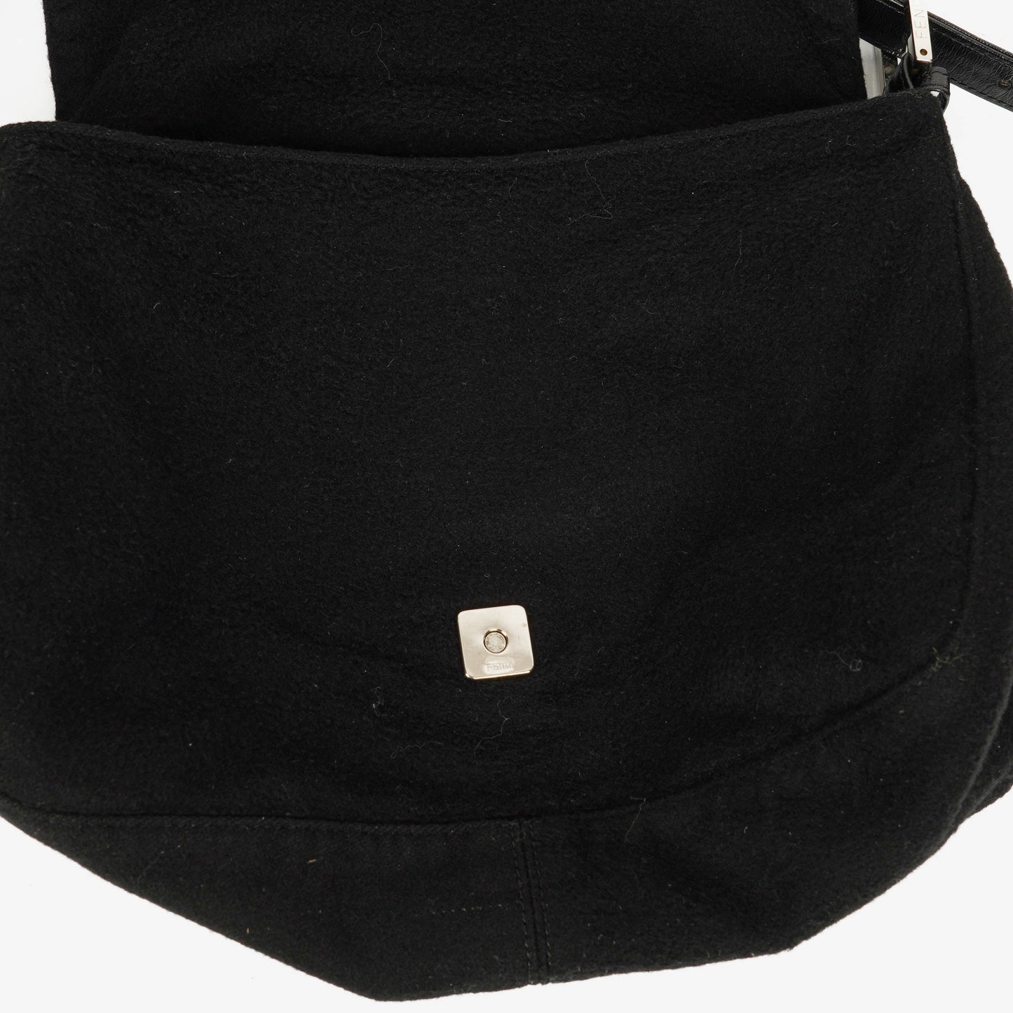 Fendi Mamma Baguette Schultertasche aus schwarzer Wolle