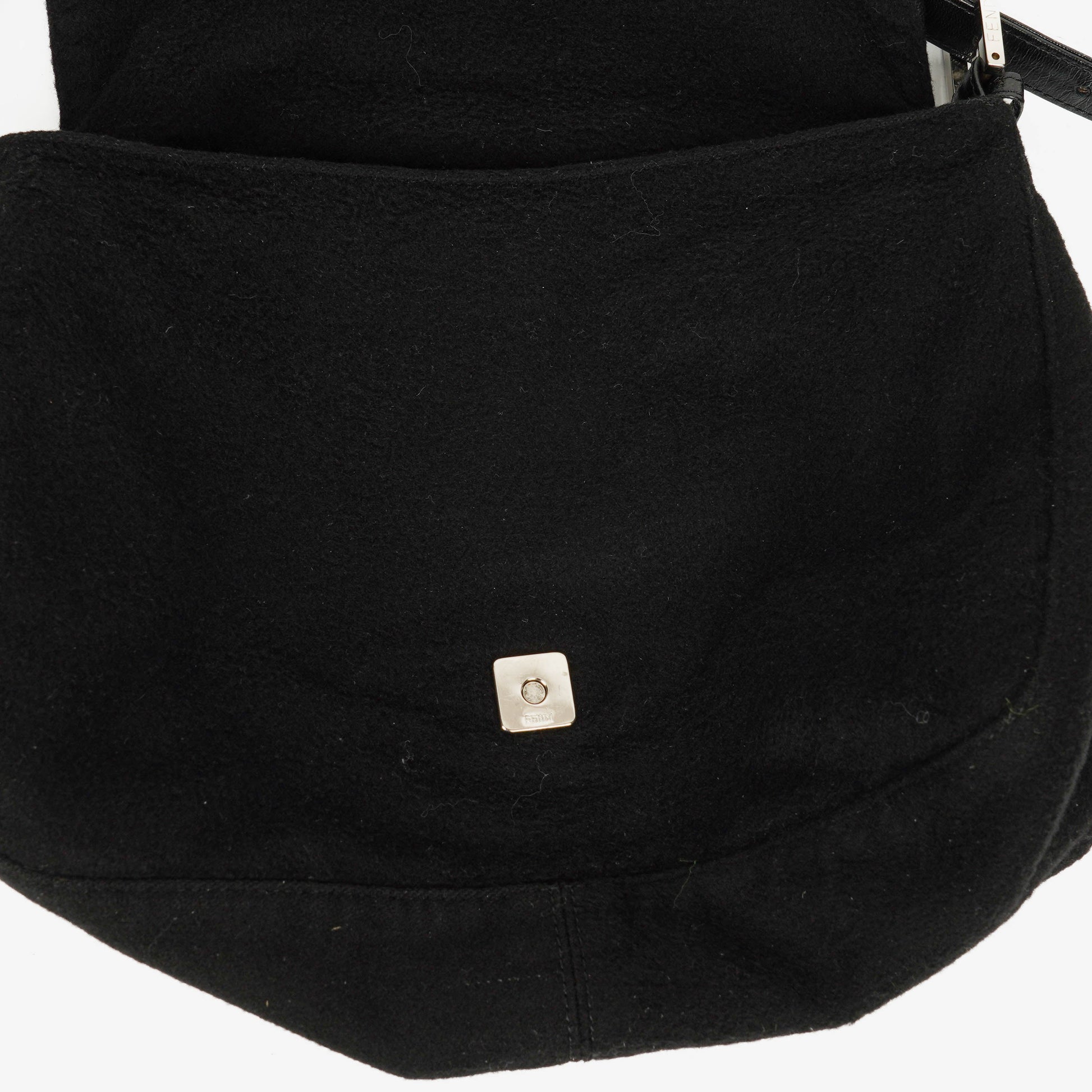 Fendi Mamma Baguette Schultertasche aus schwarzer Wolle