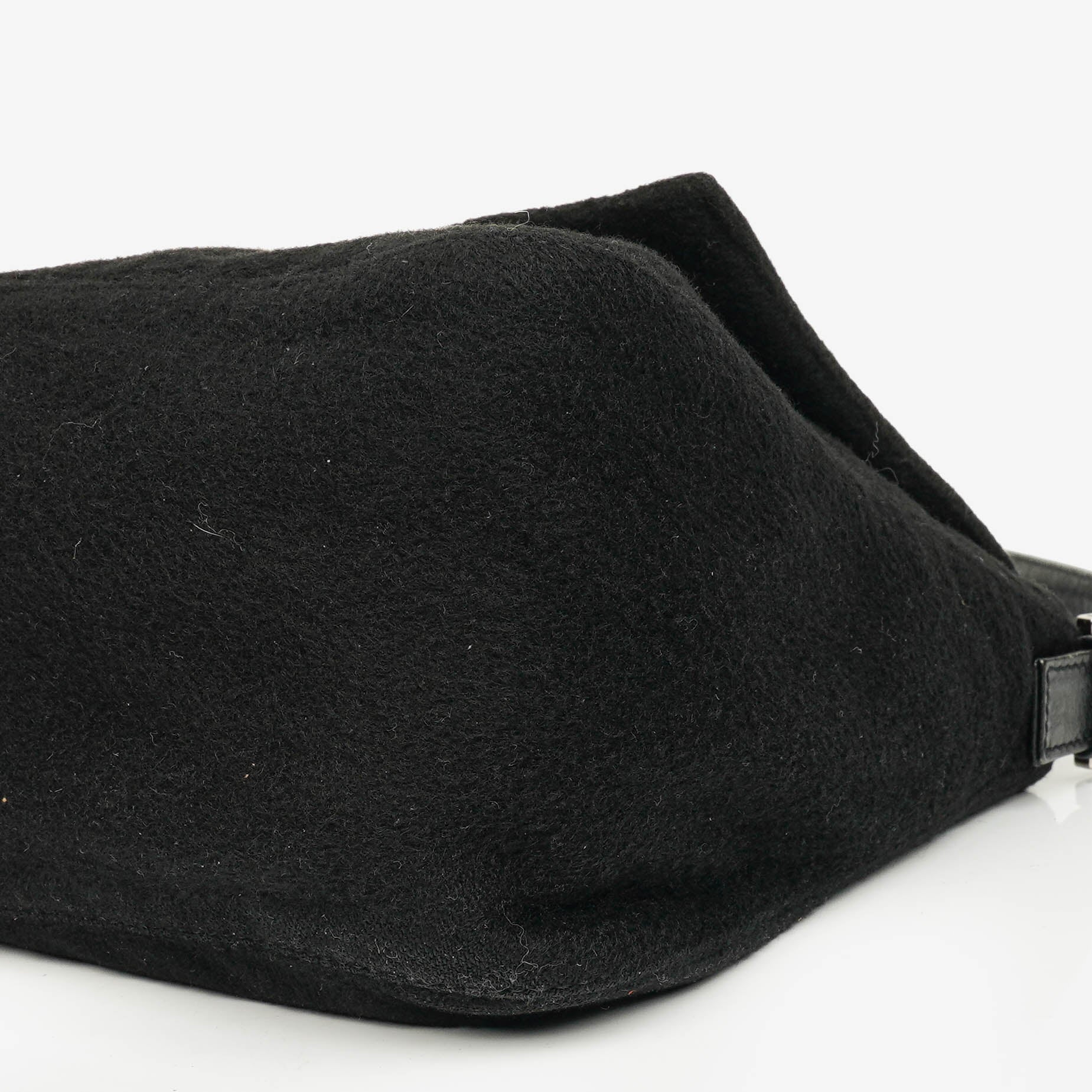 Fendi Mamma Baguette Schultertasche aus schwarzer Wolle
