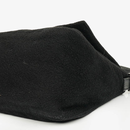 Fendi Mamma Baguette Schultertasche aus schwarzer Wolle