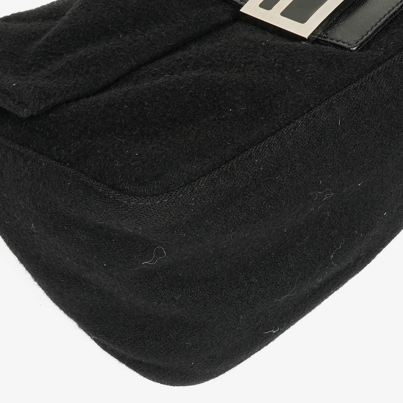 Fendi Mamma Baguette Schultertasche aus schwarzer Wolle