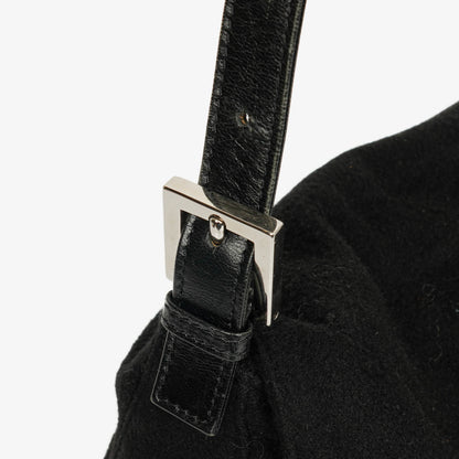 Fendi Mamma Baguette Schultertasche aus schwarzer Wolle