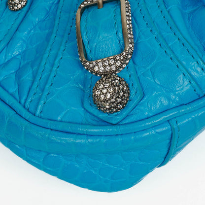 Balenciaga Crystal Mini Le Cagole Geldbörse mit Kette aus cyanfarbenem extra weichem Kalbsleder mit Krokodilprägung