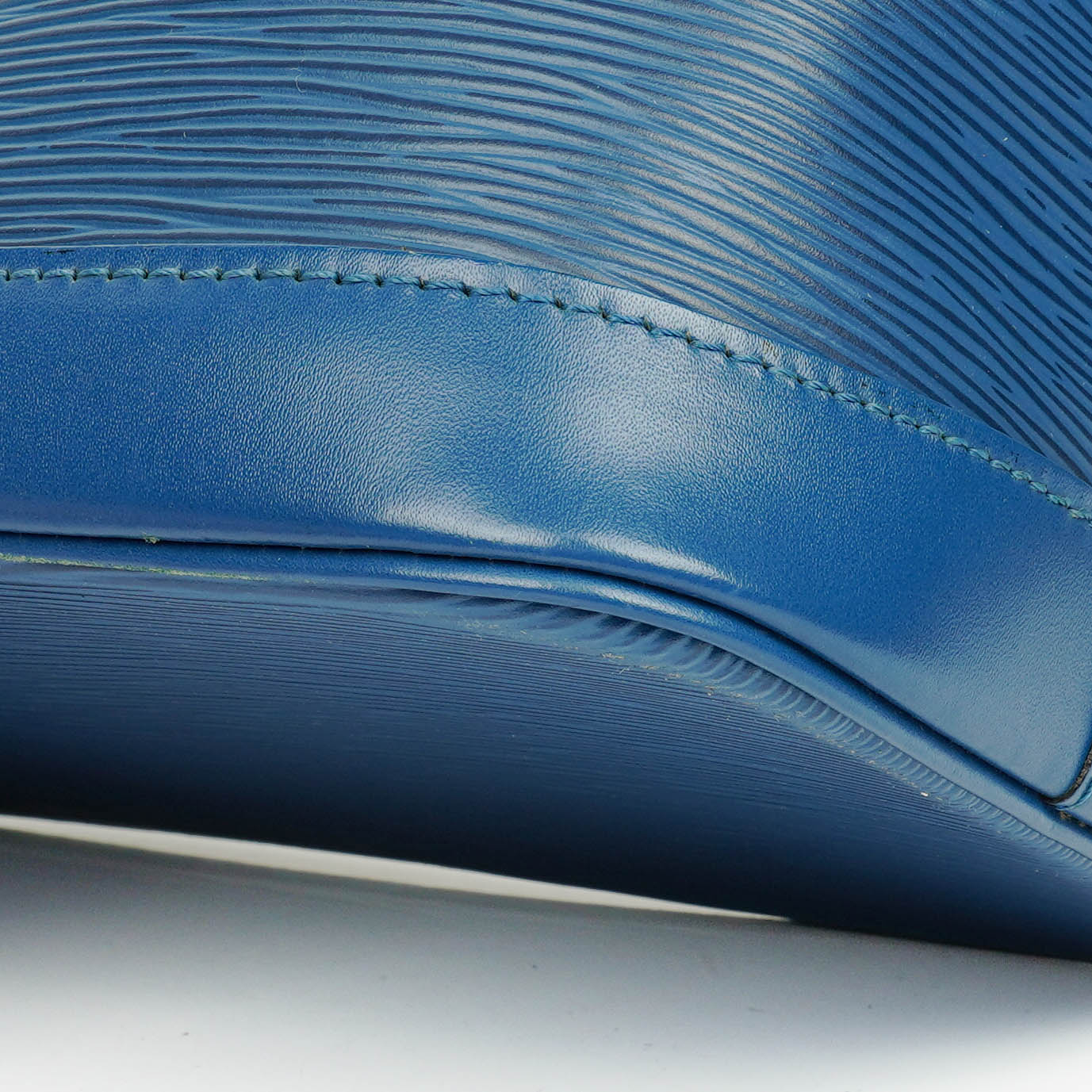 Louis Vuitton Alma PM Handtasche aus blauem Epi Leder