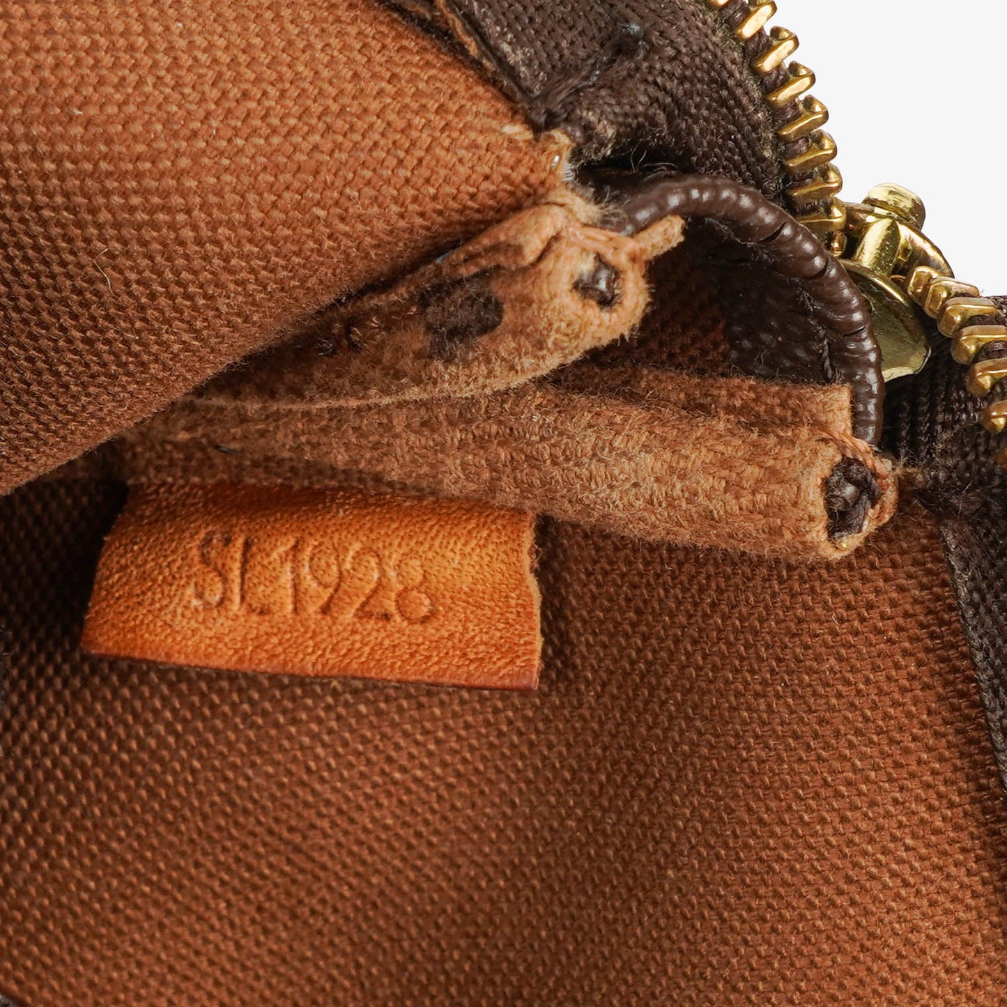 Louis Vuitton Pochette Accessoires Monogram Canvas Clutch-Handtasche