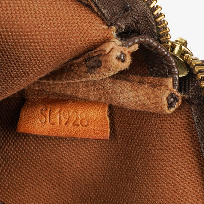 Louis Vuitton Pochette Accessoires Monogram Canvas Clutch-Handtasche