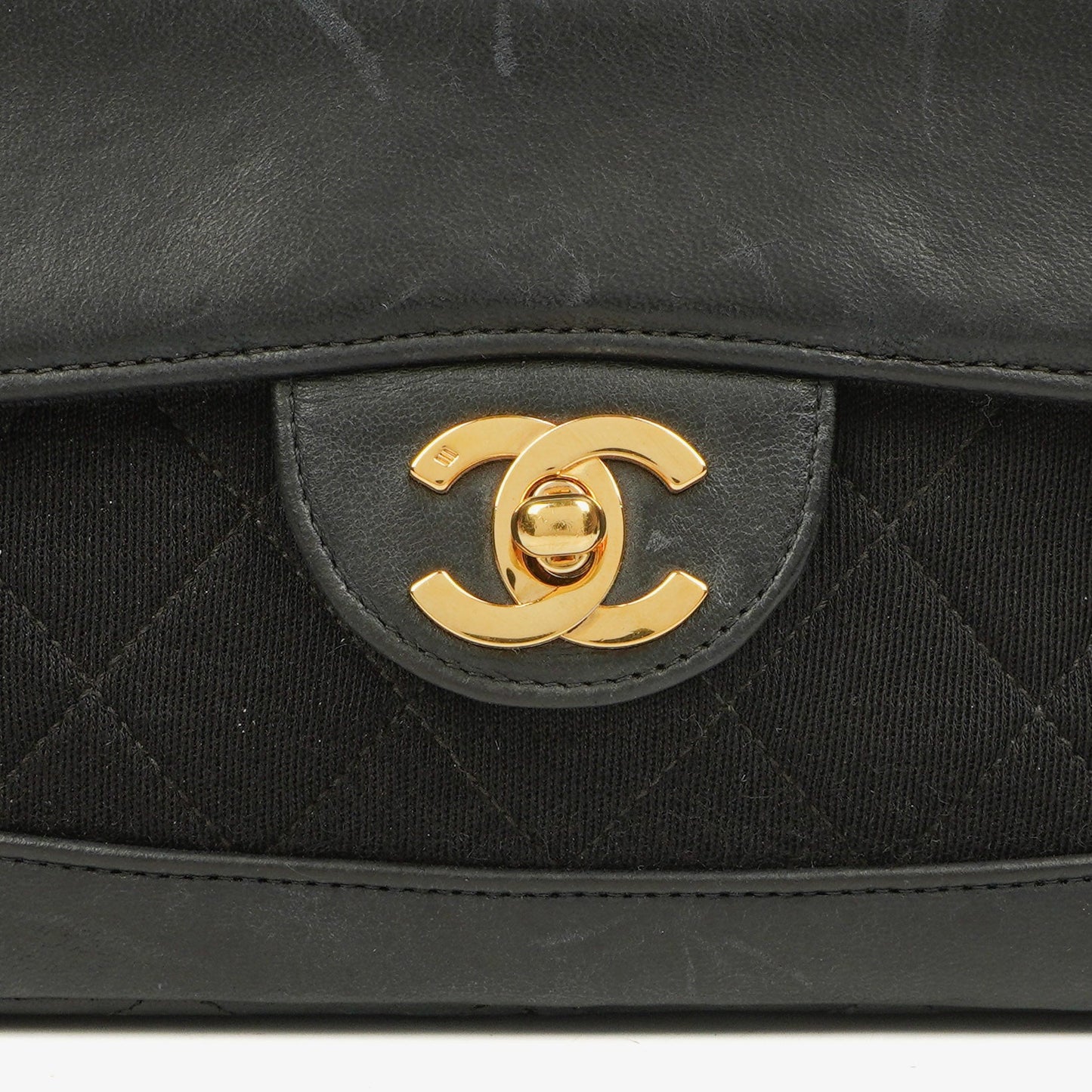 Chanel Medium Classic Vintage Single Flap Tasche aus gestepptem Lammleder und Jersey mit 24K vergoldeter Hardware
