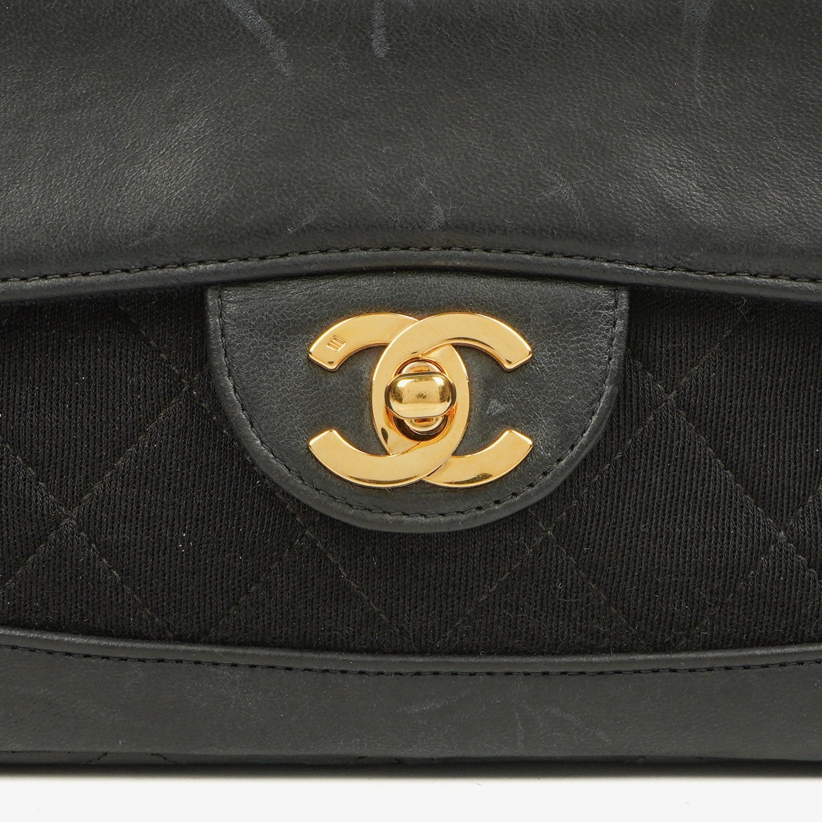 Chanel Medium Classic Vintage Single Flap Tasche aus gestepptem Lammleder und Jersey mit 24K vergoldeter Hardware