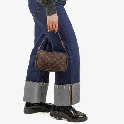 Louis Vuitton Pochette Accessoires Monogram Canvas Clutch-Handtasche