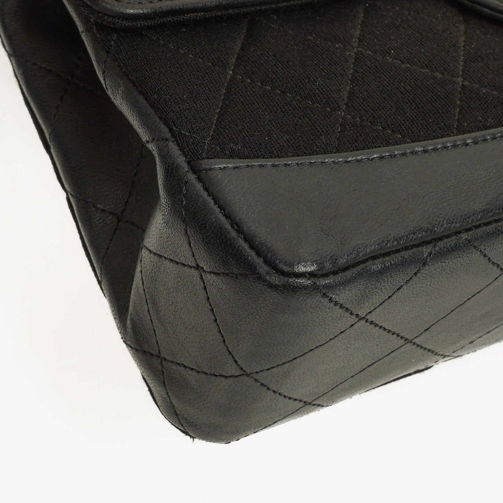 Chanel Medium Classic Vintage Single Flap Tasche aus gestepptem Lammleder und Jersey mit 24K vergoldeter Hardware