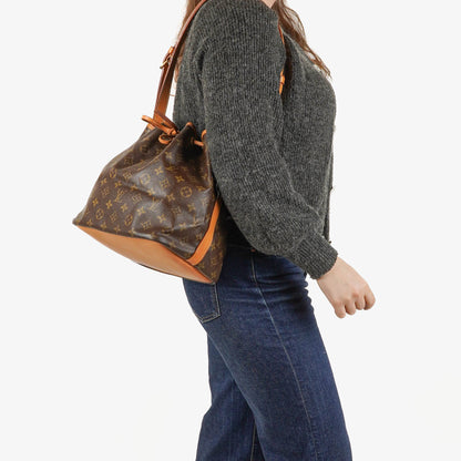 Louis Vuitton Petit Noe Monogram Canvas Schultertasche